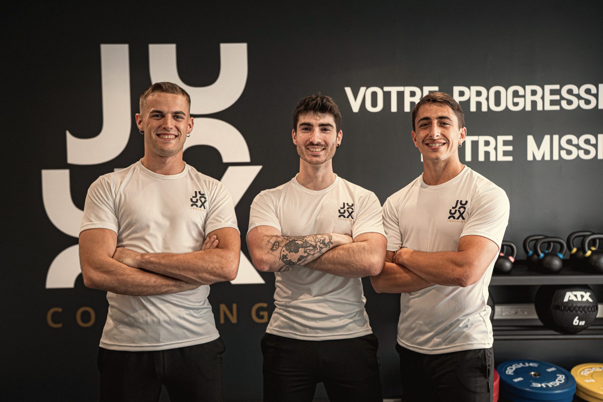 Portrait de groupe des trois fondateurs JUX Coaching, votre équipe de coachs sportifs à Saint-Jean-de-Luz.